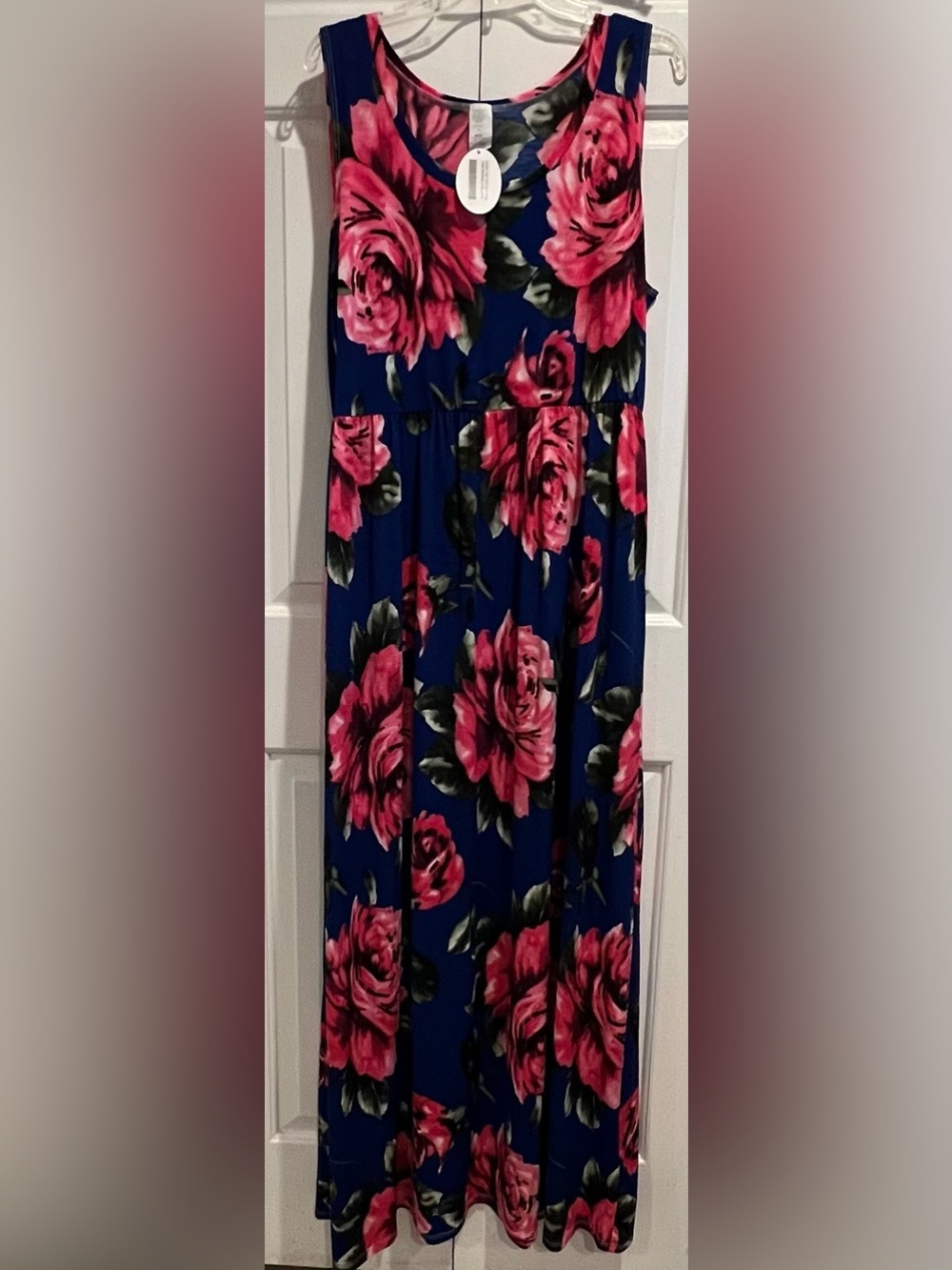 NWT🌺 Navy Floral Maxi Dress with Pink Rose Print